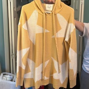 Lightweight star hooded sweater